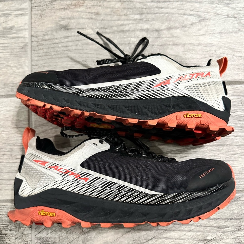 Altra Women's Olympus 4 Trail Running Shoes TM8 Black/White Size US 8.5